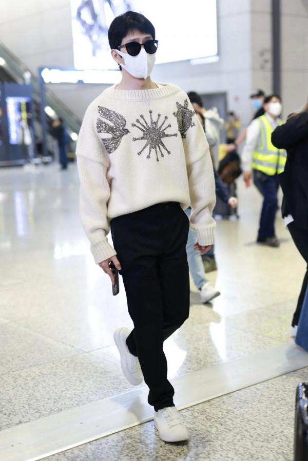 男星街拍 |“空靈系男生”丁真呆萌現身，小李子&amp;德普叔變化驚人