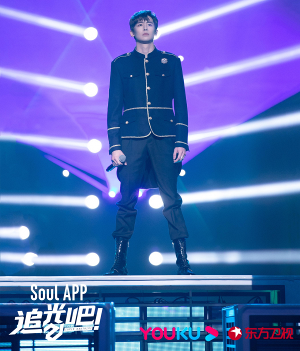 眾多男明星圍觀秦奮打架,假髮片脫落後吳鎮宇在一旁目瞪口呆 眾多男明星圍觀秦奮打架,假髮片脫落後吳鎮宇在一旁目瞪口呆