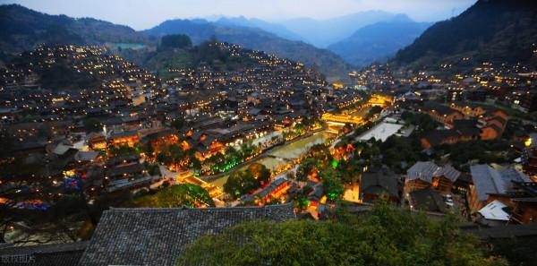 去世界上最大的苗寨旅遊，是一種什麼樣的感受？