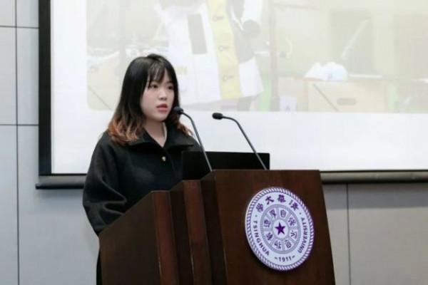 冠軍楊倩學霸身份終於亮相!穿黑衣參加獎學金答辯會,氣場大回歸 冠軍楊倩學霸身份終於亮相!穿黑衣參加獎學金答辯會,氣場大回歸