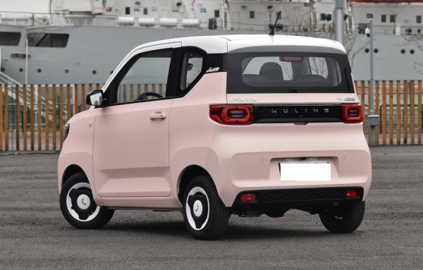 五菱的精品代步車,充一次電能開170KM,時尚動感,月薪5千買得起 五菱的精品代步車,充一次電能開170KM,時尚動感,月薪5千買得起