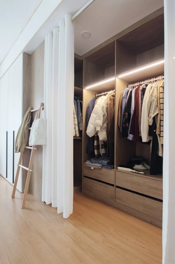 105㎡原木風三居室，LDK、小書房、衣帽間…都市生活也能寧靜自在