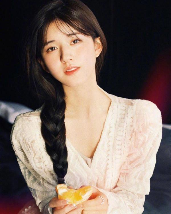 40+女人頭髮不要剪太短,今年流行這4款髮型,時髦減齡顯臉小 40+女人頭髮不要剪太短,今年流行這4款髮型,時髦減齡顯臉小