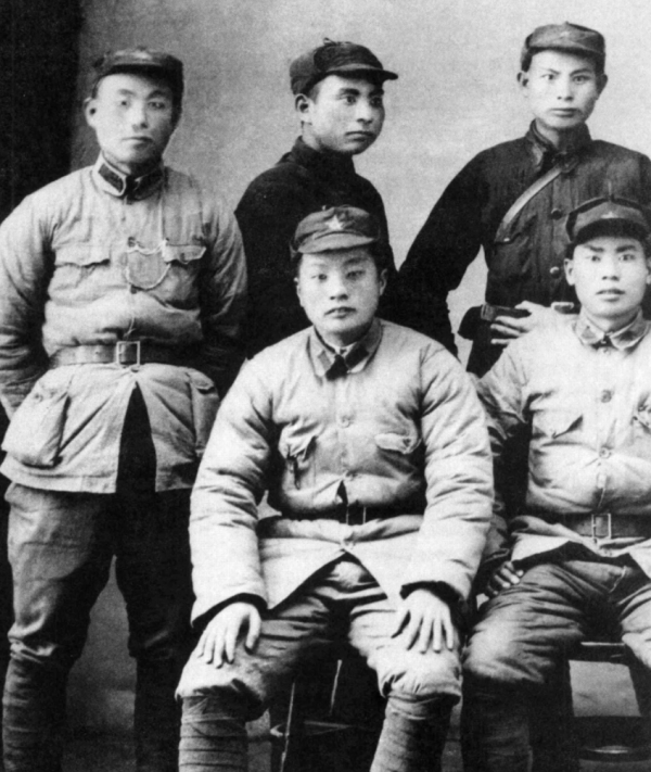 1982年，開國上將楊勇咳嗽不止，醫生一摸腹部：肝怎麼掉下來了？