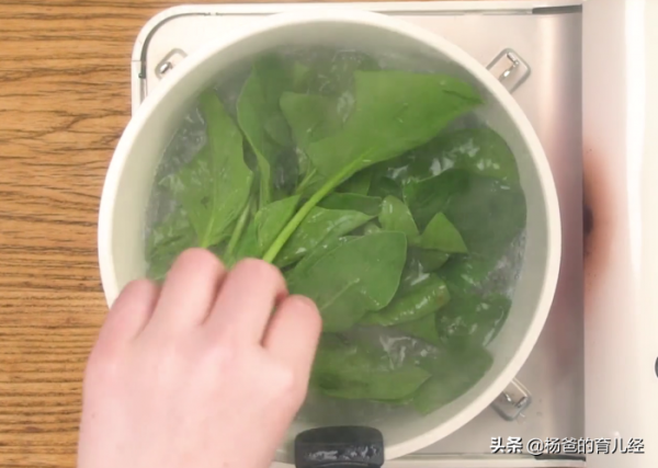 孩子愛吃的菠菜火腿司康,葷素搭配的輔食美味,吃一次念念不忘 孩子愛吃的菠菜火腿司康,葷素搭配的輔食美味,吃一次念念不忘