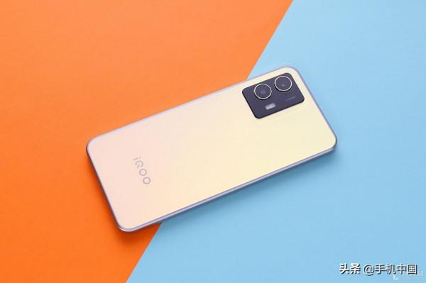 iQOO U5圖賞：內建5000mAh電池 輕薄且強大