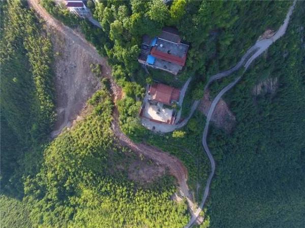 遼寧一冷門景點，風景迷人為夏天避暑勝地，山峰連綿壯觀不已