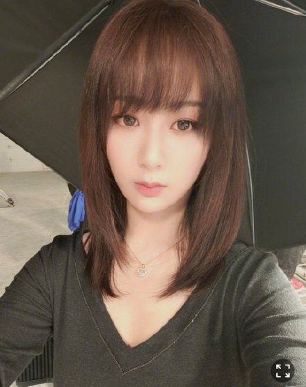楊紫分享庫存自拍 齊劉海披肩長髮清純甜美