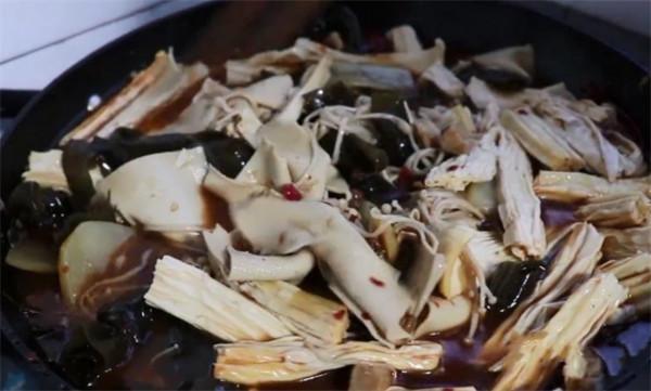 想吃滷菜別排隊買了，秘製配料和做法都告訴你，在家就能做