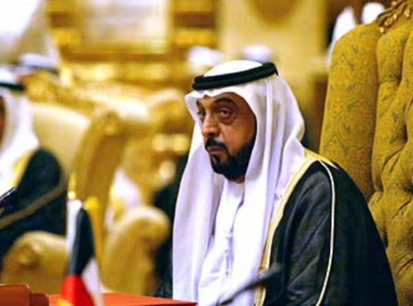 國王在外度假，兒子來電：我篡位了！老子正想報復，卻發現錢沒了