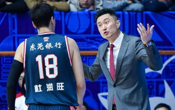 一夜3訊息！廣東宏遠官宣喜訊，遼籃續約福格，馬布裡拒絕辭職