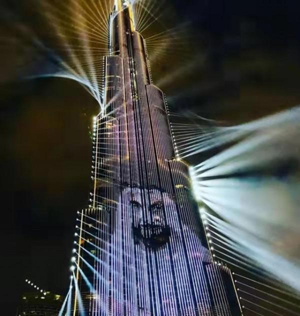 國王在外度假，兒子來電：我篡位了！老子正想報復，卻發現錢沒了