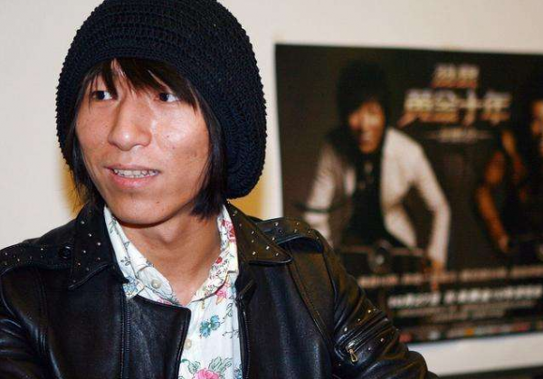 陳羽凡帶13歲兒子參加聚餐，煙癮仍舊不小，元寶正臉照罕見曝光