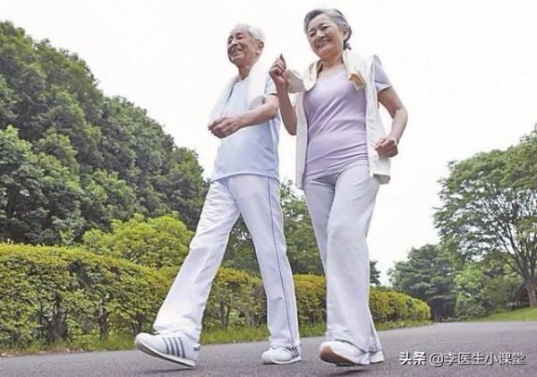 老年人上下樓梯、下蹲時膝蓋疼，要休養？還是要運動？