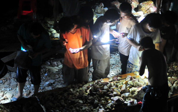 1.18億元“泰山玉王”被曝，賭石為何說是“一刀窮，一刀富”？