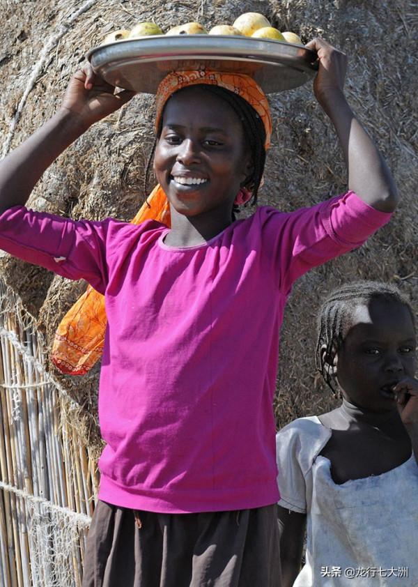 「查德」走進“查德湖”上的島嶼村莊