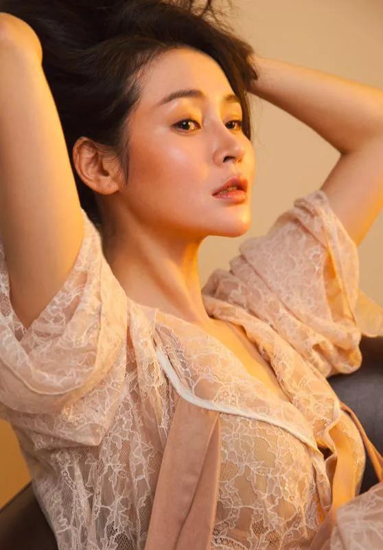 演員於明加，演技顏值很棒