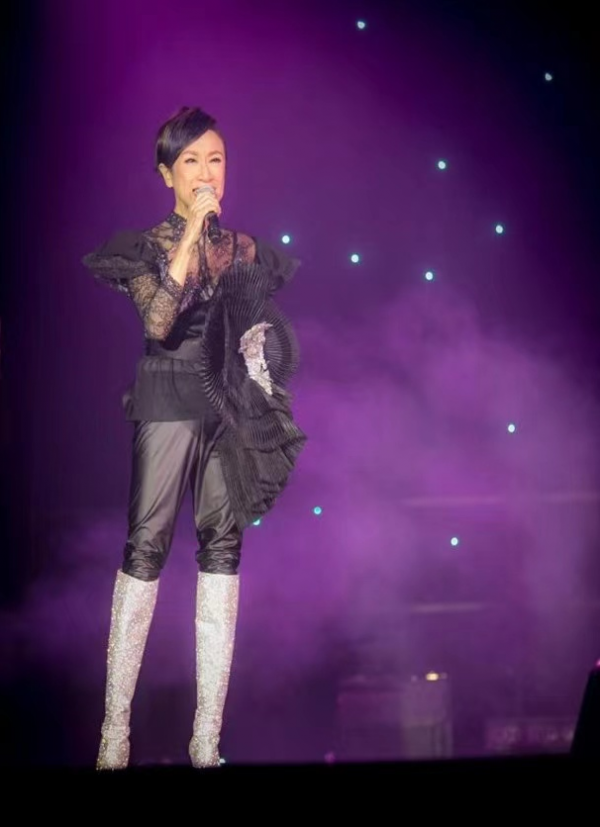 57歲知名港星滯留美國超3周!輾轉買機票稱好無奈,共損失幾十萬 57歲知名港星滯留美國超3周!輾轉買機票稱好無奈,共損失幾十萬