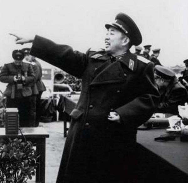 鄧華斗膽直陳,毛主席笑言:湖南老鄉膽子大,像我 鄧華斗膽直陳,毛主席笑言:湖南老鄉膽子大,像我