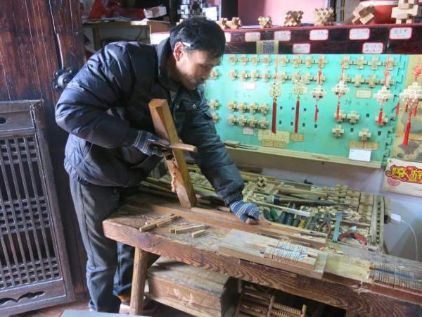 浙江蘭溪諸葛村，最自信的諸葛亮51代孫，巧用118根木條做中國館