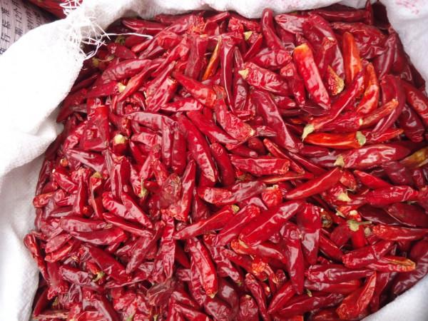 3個湖南人去江西玩，點了4個特辣菜，老闆勸不住，嘗完後傻眼了