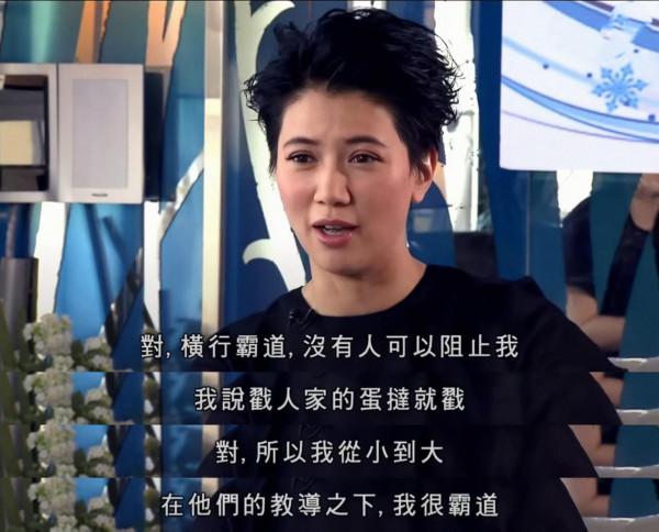 頂撞向華勝，曾被成龍封殺，張智霖卻愛了她29年