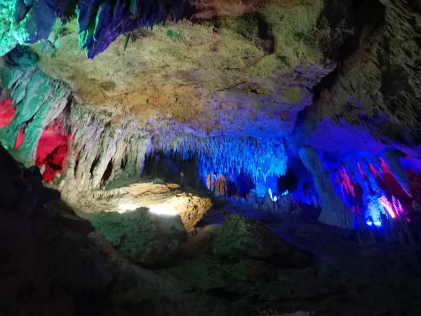 參觀長江三峽最壯觀的遠古溶洞—龍泉洞