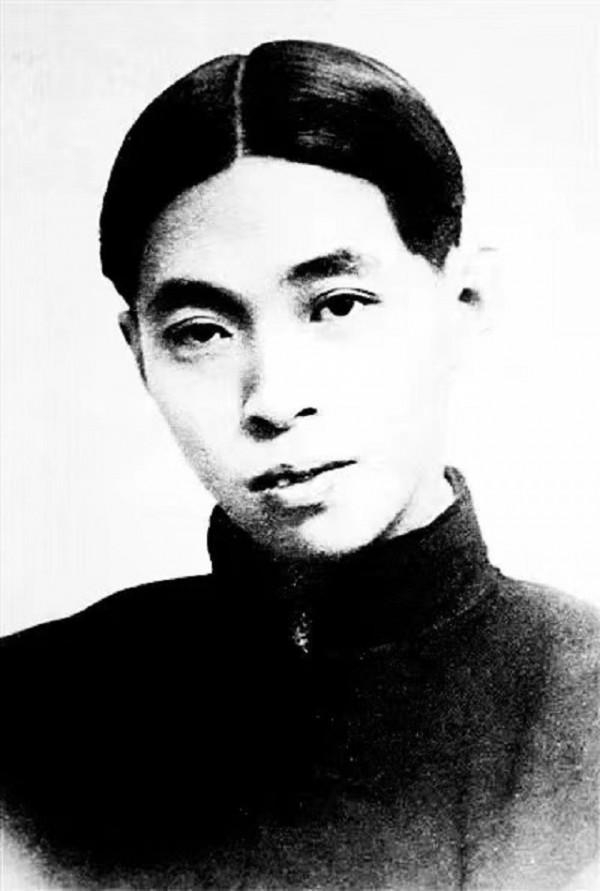 茅盾對秦德君說：你把孩子打掉，四年後我娶你，結果他一去再未返