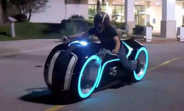 十輛貴到“天際”的摩托車，每一輛都價值不菲，最貴的能買一棟樓