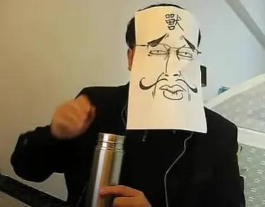 《萬萬》系列播出八年，配角憑藉《揚名立萬》一鳴驚人，主角沉寂