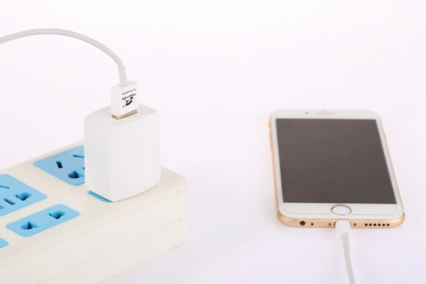 玩手機玩得發燙，到底會不會爆炸？