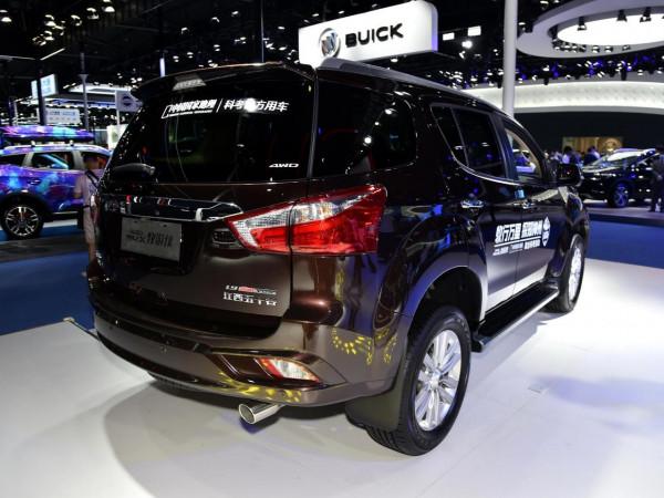 搭配6AT&plus;四驅，與日產途達同級，動力極強的SUV，實拍mu-X牧遊俠