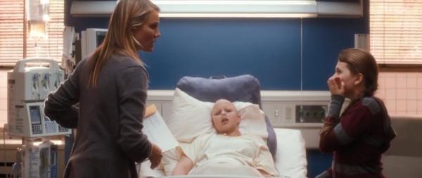 女孩一出生，就被母親送上手術檯，給姐姐捐獻各種器官，虐心電影