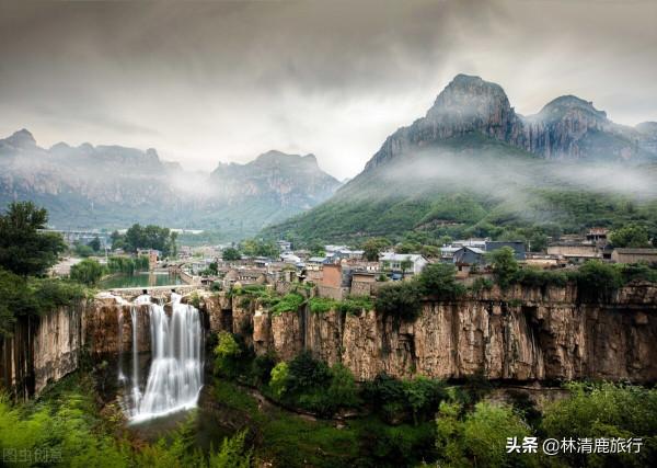 中國最美的懸崖村：房屋建在瀑布旁，美得像是P圖，避暑絕佳