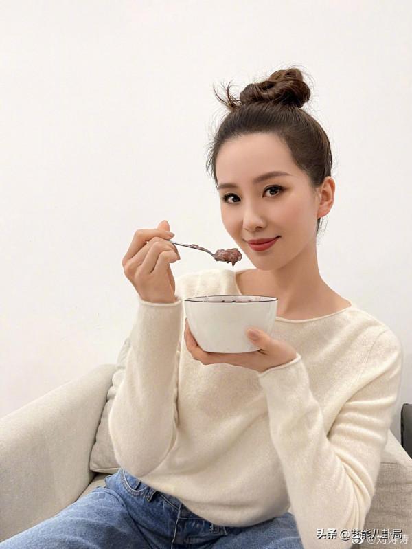 明星花式慶祝臘八節：劉詩詩曬六連拍，鞠婧禕搬磚，賈乃亮最心酸