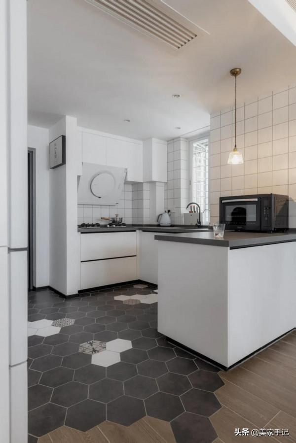 越來越多人捨棄客廳,不買茶几,或許只有嘗試過,才知道有多爽 越來越多人捨棄客廳,不買茶几,或許只有嘗試過,才知道有多爽