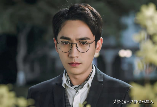 這7位明星，從“背景板”升到“頂流”，僅靠一部劇就完成逆襲