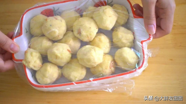 2斤無糖綠豆餅，一出爐就搶光了，皮薄餡大，沒有烤箱也能做