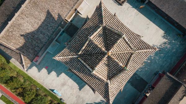 東嶽廟-飛雲樓,純木質結構,被譽為“中華第一木樓” 東嶽廟-飛雲樓,純木質結構,被譽為“中華第一木樓”