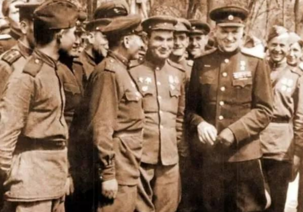 羅科索夫斯基的戰場拾荒記,兩輛車幾個人,部隊全靠到處撿? 羅科索夫斯基的戰場拾荒記,兩輛車幾個人,部隊全靠到處撿?