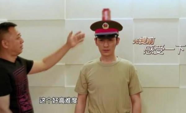 《王牌部隊》演員穿軍裝，肖戰氣場強大，黃景瑜被批像小混混