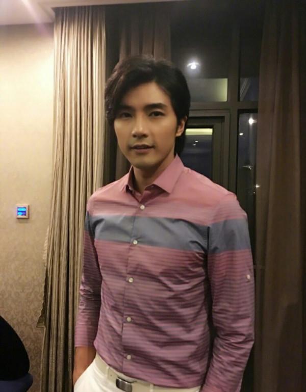 賀軍翔稱三胎確認是兒子才生,曾因拒絕處女座,讓老婆提前剖腹產 賀軍翔稱三胎確認是兒子才生,曾因拒絕處女座,讓老婆提前剖腹產