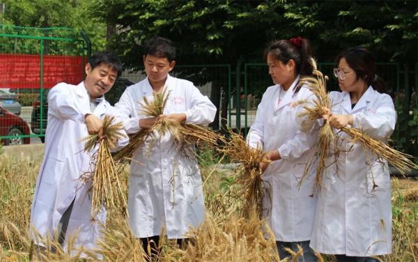 農業大學等於畢業種田？考生考上985大學，鄰居表示：沒出息