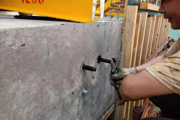 新型花籃式懸挑架施工工藝介紹 新型花籃式懸挑架施工工藝介紹