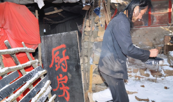 山東一位道長堅信龍真實存在，並上山尋龍16年，至今仍在山上堅持