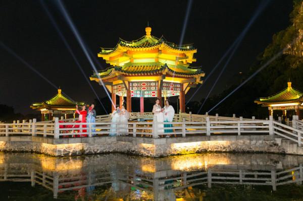 重陽登高，肇慶星湖好愜意