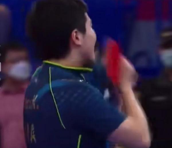 世乒賽現場疑似有人種族歧視,最後中國以4:3贏得比賽 世乒賽現場疑似有人種族歧視,最後中國以4:3贏得比賽