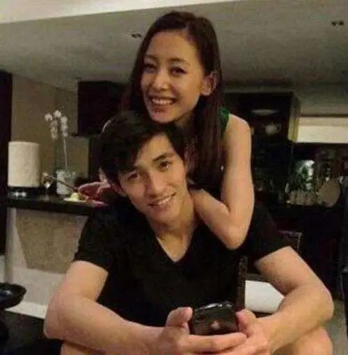 2021年官宣結婚的明星:40歲藝人成結婚主力軍,七對奉子成婚 2021年官宣結婚的明星:40歲藝人成結婚主力軍,七對奉子成婚