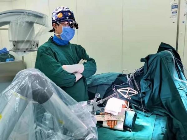 世界首例 積水潭醫院完成機器人輔助下人工橈骨遠端置換術 世界首例 積水潭醫院完成機器人輔助下人工橈骨遠端置換術