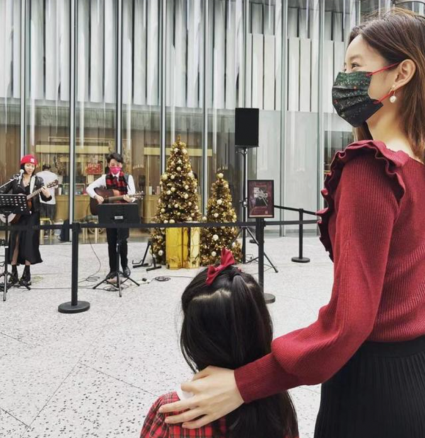 章澤天曬5歲女兒正臉照，母女同框宛若姐妹，女兒被指像爸爸